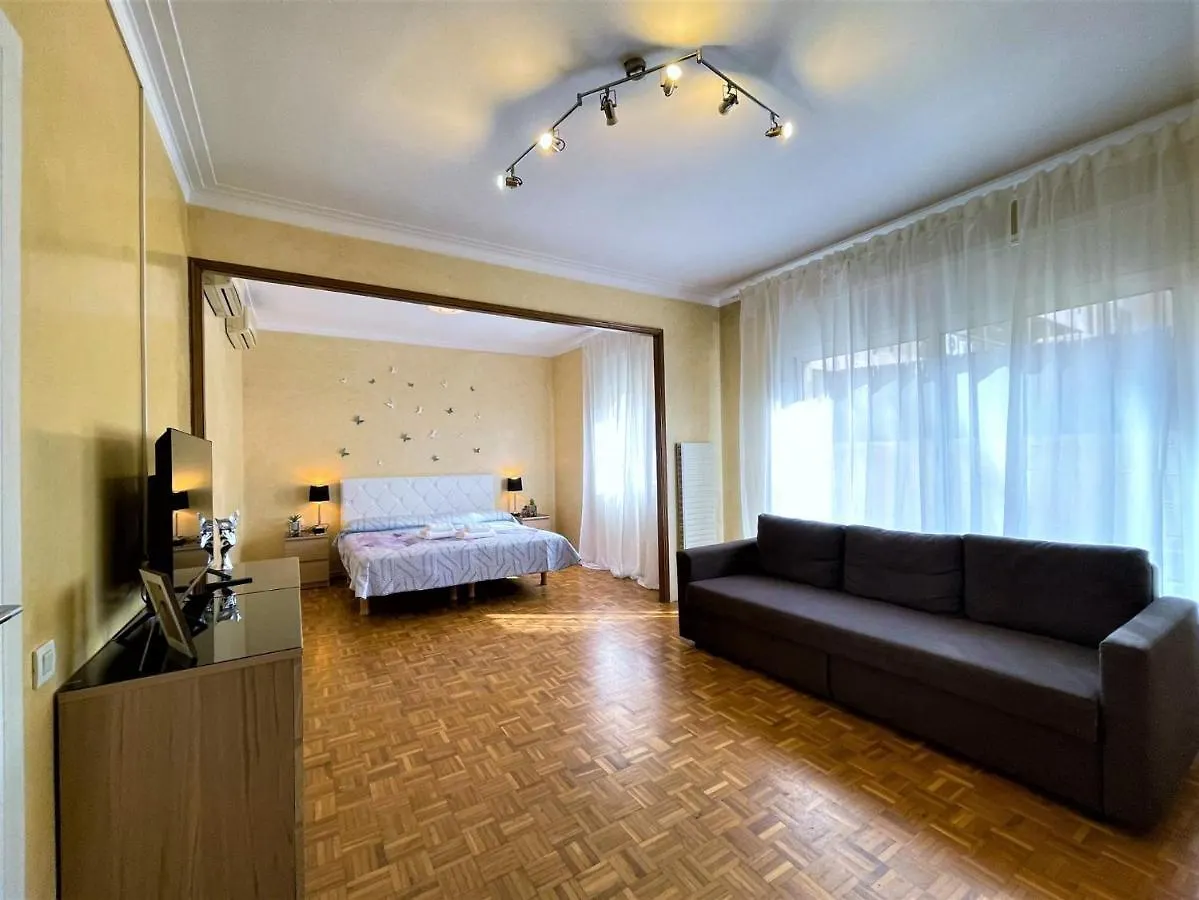 Villarroel Habitaciones Barcelona